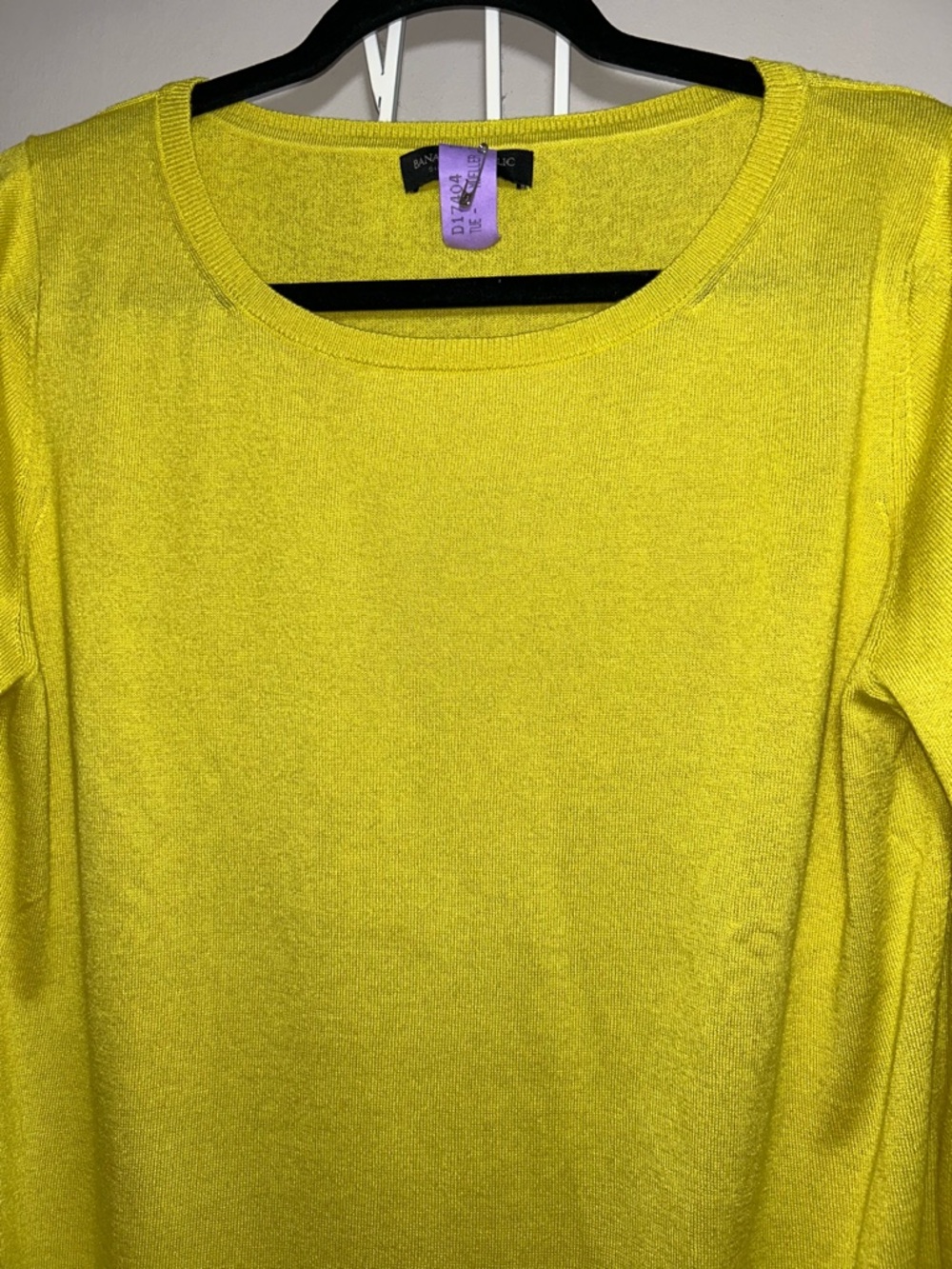 Banana Republic Women’s Lightweight Silk and Cashmere Crewneck Sweater - Yellow - Picture 3 of 8